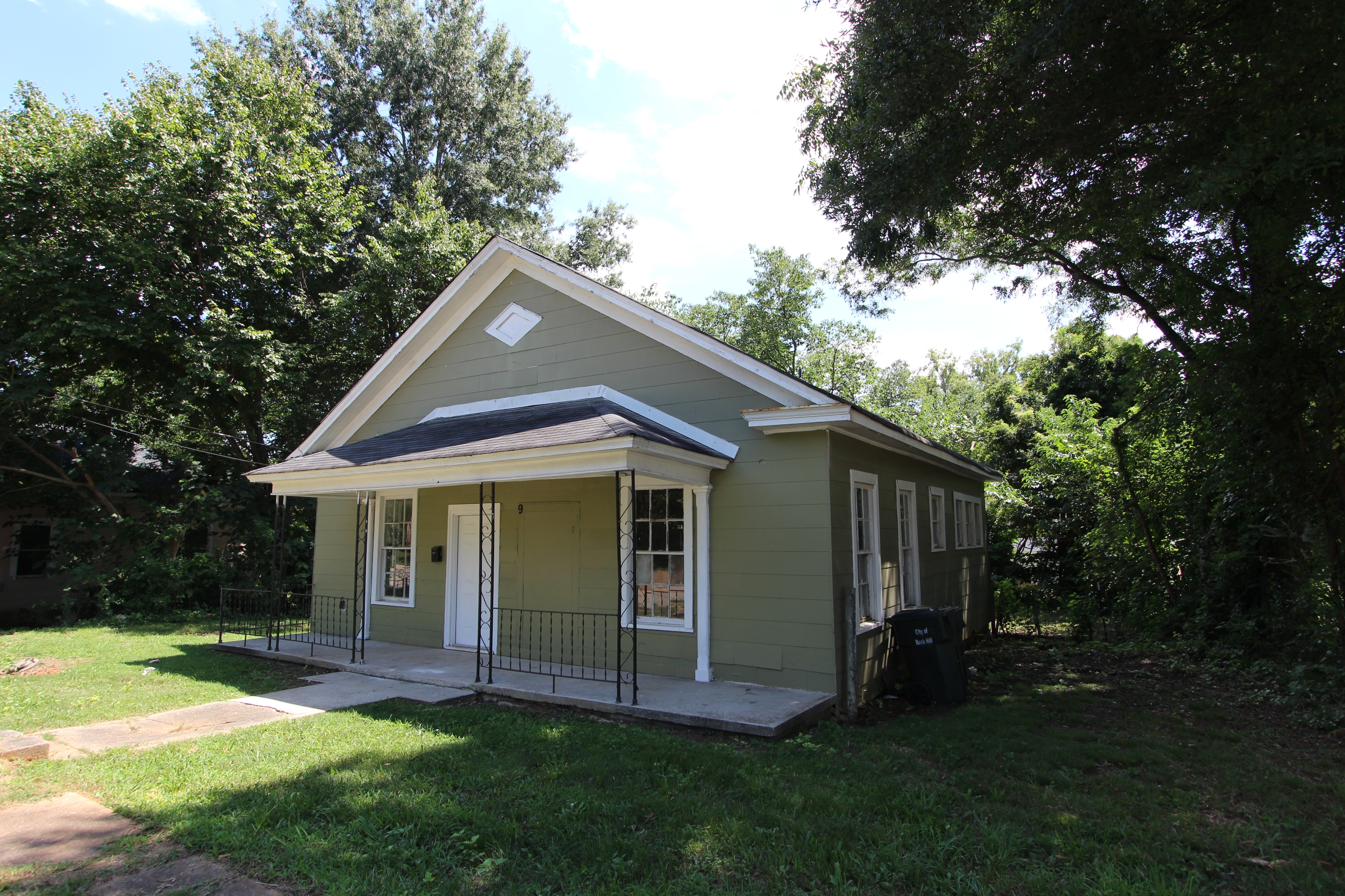 9 W. Roy Street